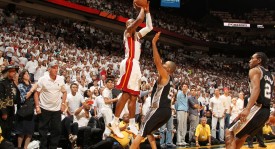 NBA休赛期阵容调整盘点：湖人等队交易引援引发争议