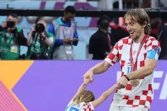 拜仁凯恩百球里程碑，拜仁4:0大胜不来梅展现强势火力