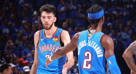 湖人队东契奇破纪录 詹姆斯人气高涨备战新赛季