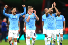 殷红退役：足球天王52场41球告别球场