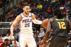 NBA球星勒布朗·詹姆斯签名惊现公益活动，小女孩幸运获珍贵签名，估价10-20万引热议